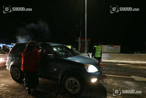 Гурван цагийн дотор 200 гаруй тээврийн хэрэгсэл нэвтэрчээ